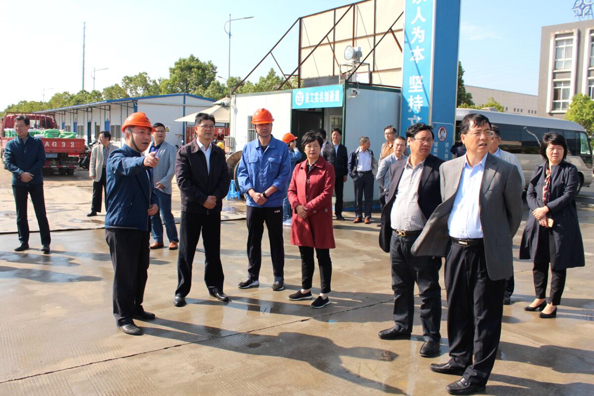2019年10月15日，溧阳市人大常委会领导来公司视察新厂区建设