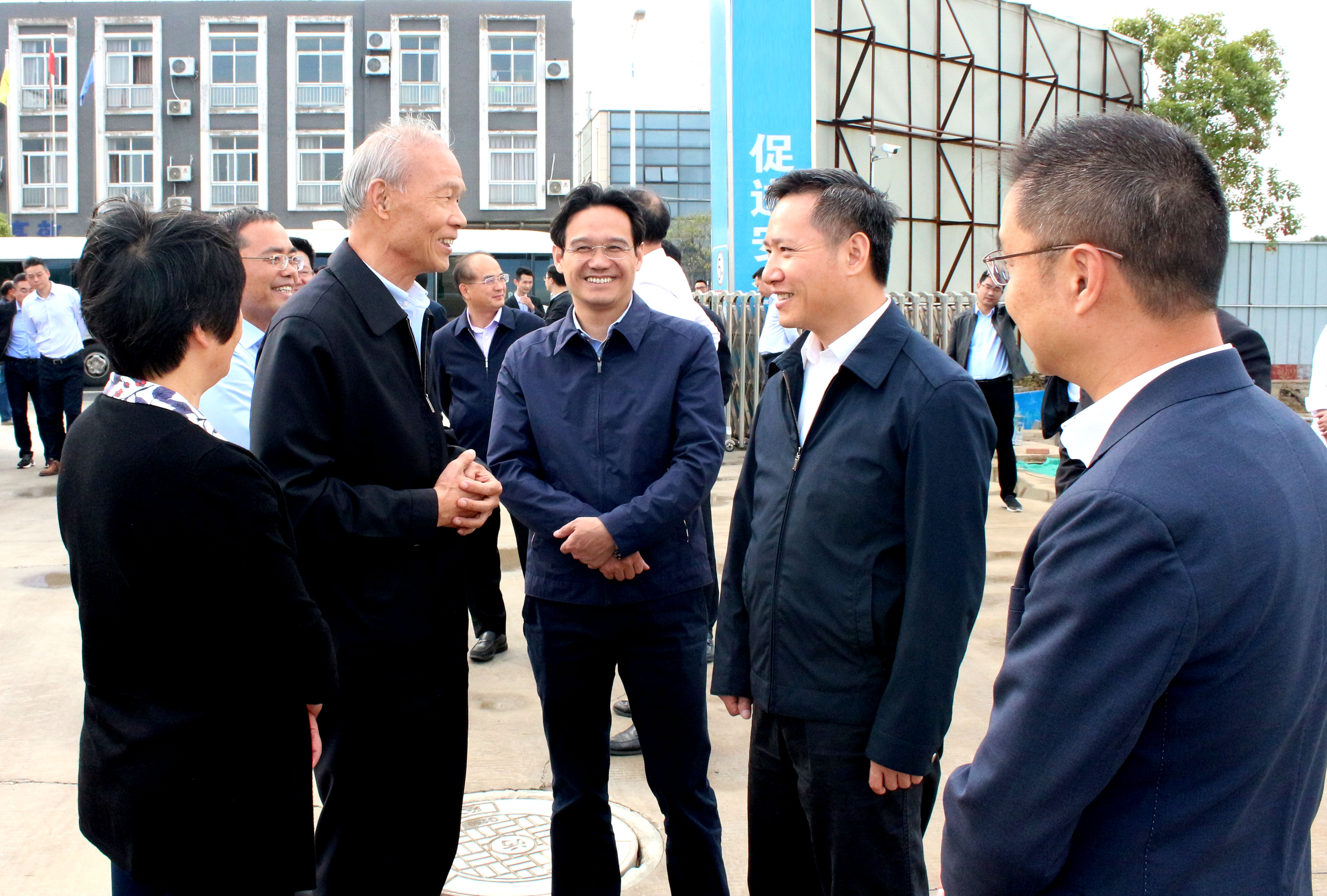 溧阳市四套班子领导一行来尊龙凯时电缆新厂区督查